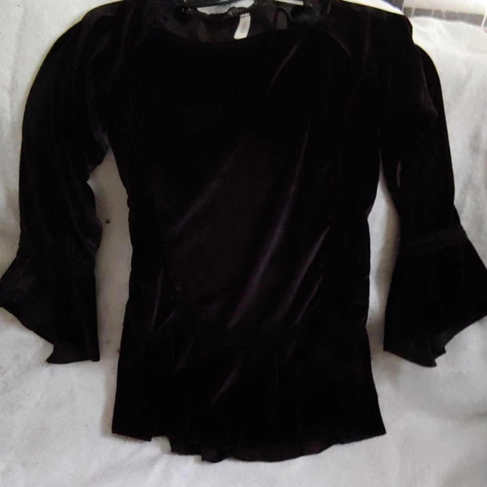 Gothic cut top